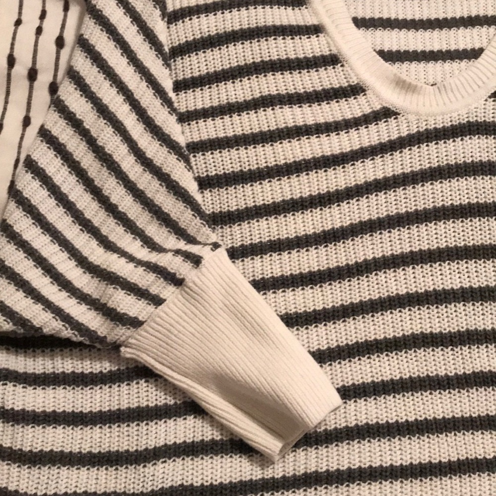 Express sweater - Picture 3 of 3
